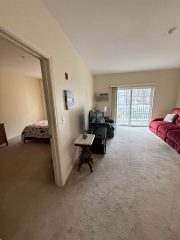 18 Harbor Ave Apt 208, Nashua, NH 03060