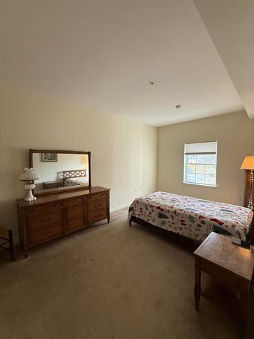 18 Harbor Ave Apt 208, Nashua, NH 03060