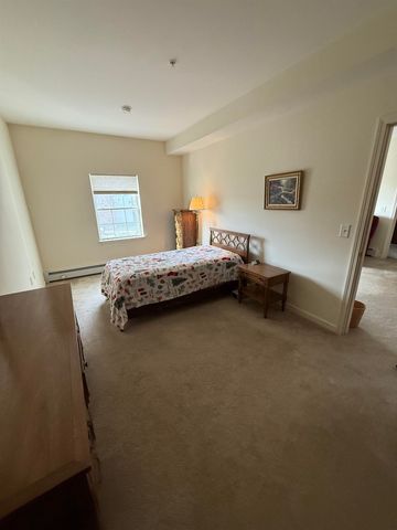 18 Harbor Ave Apt 208, Nashua, NH 03060