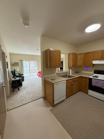 18 Harbor Ave Apt 208, Nashua, NH 03060