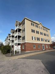 18 Harbor Ave Apt 208, Nashua, NH 03060