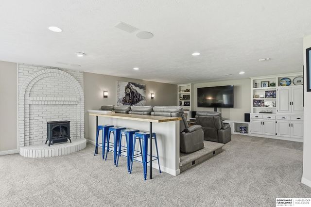 17002 T Street, Omaha, NE 68135