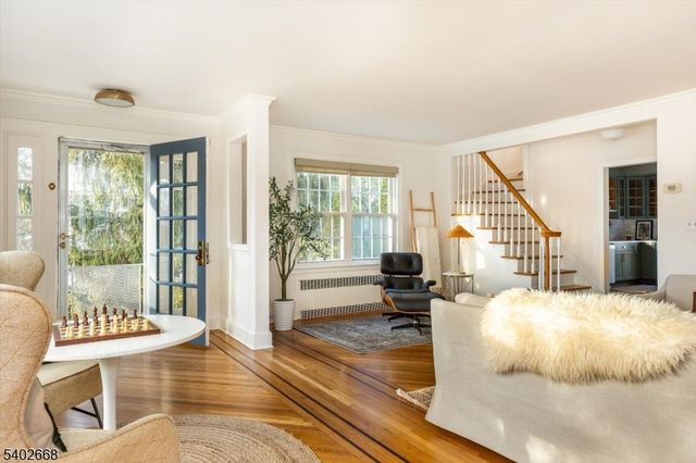 47 Oakland Rd, Maplewood Twp., NJ 07040