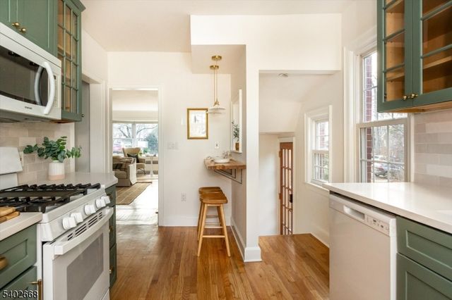 47 Oakland Rd, Maplewood Twp., NJ 07040