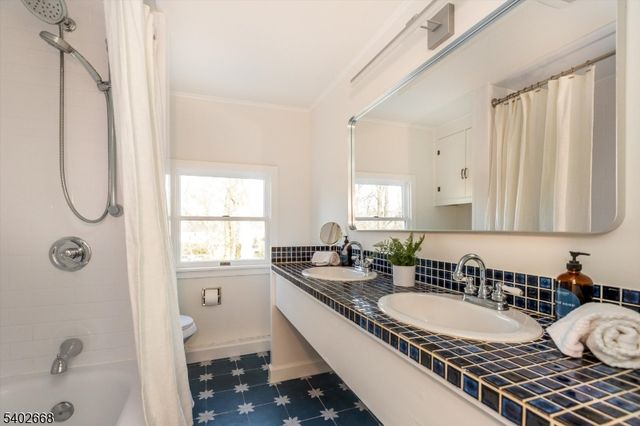 47 Oakland Rd, Maplewood Twp., NJ 07040