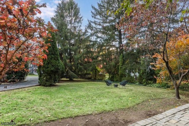 47 Oakland Rd, Maplewood Twp., NJ 07040