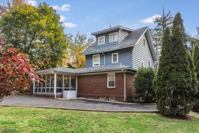47 Oakland Rd, Maplewood Twp., NJ 07040