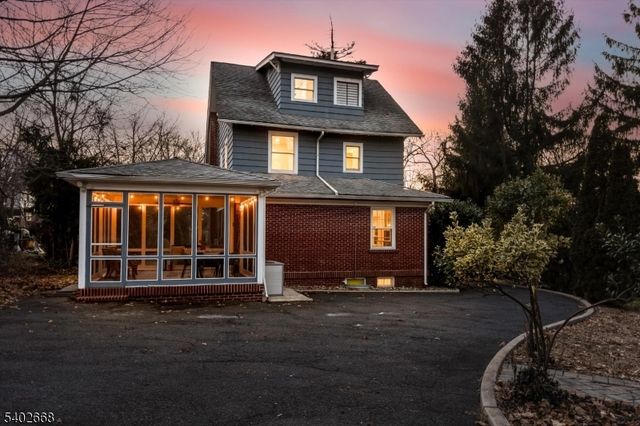 47 Oakland Rd, Maplewood Twp., NJ 07040