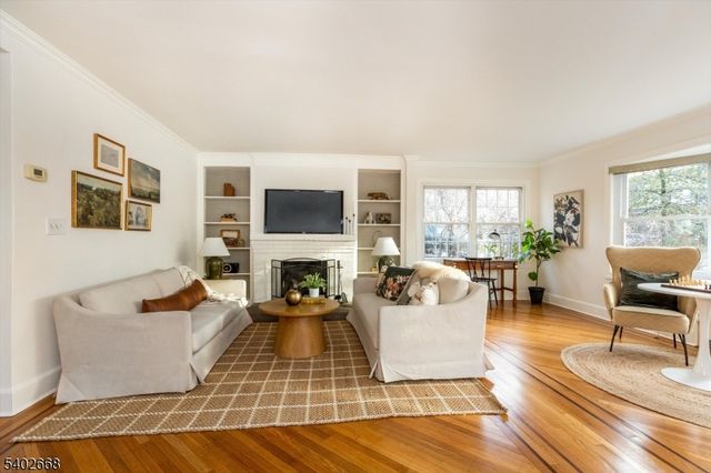 47 Oakland Rd, Maplewood Twp., NJ 07040