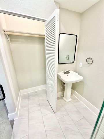 1201 E Lamar Street, Sherman, TX 75090