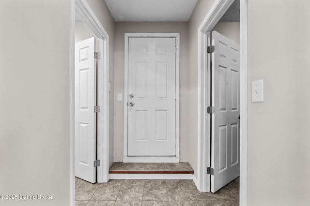 1205 S 43rd St, Louisville, KY 40211