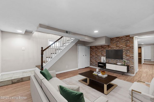 1205 S 43rd St, Louisville, KY 40211