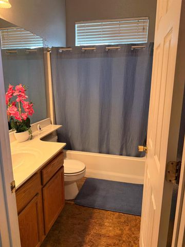 524 E Aldrich Ave, Livingston, CA 95334