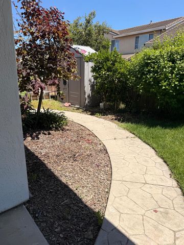 524 E Aldrich Ave, Livingston, CA 95334
