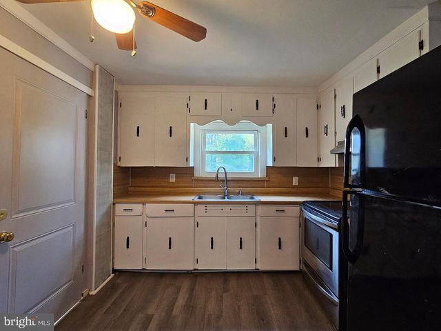 815 SAWYER AVE, Vineland, NJ 08360