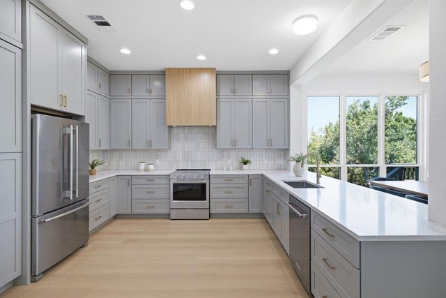 3009 Brittany Point LN, Austin, TX 78738