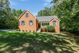 308 Beechwood Dr, Burns, TN 37029