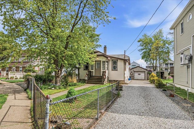 111 Ray Street, Freeport, NY 11520