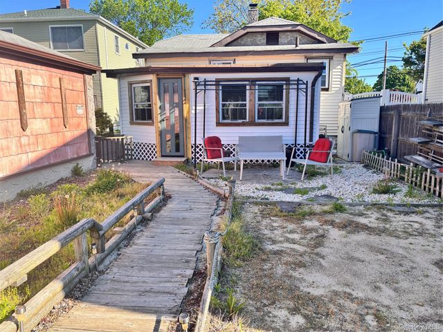 111 Ray Street, Freeport, NY 11520