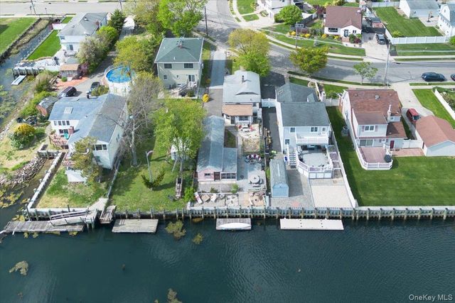 111 Ray Street, Freeport, NY 11520