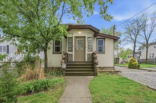 111 Ray Street, Freeport, NY 11520