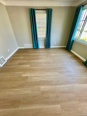 18706 Woodside Street, Harper Woods, MI 48225