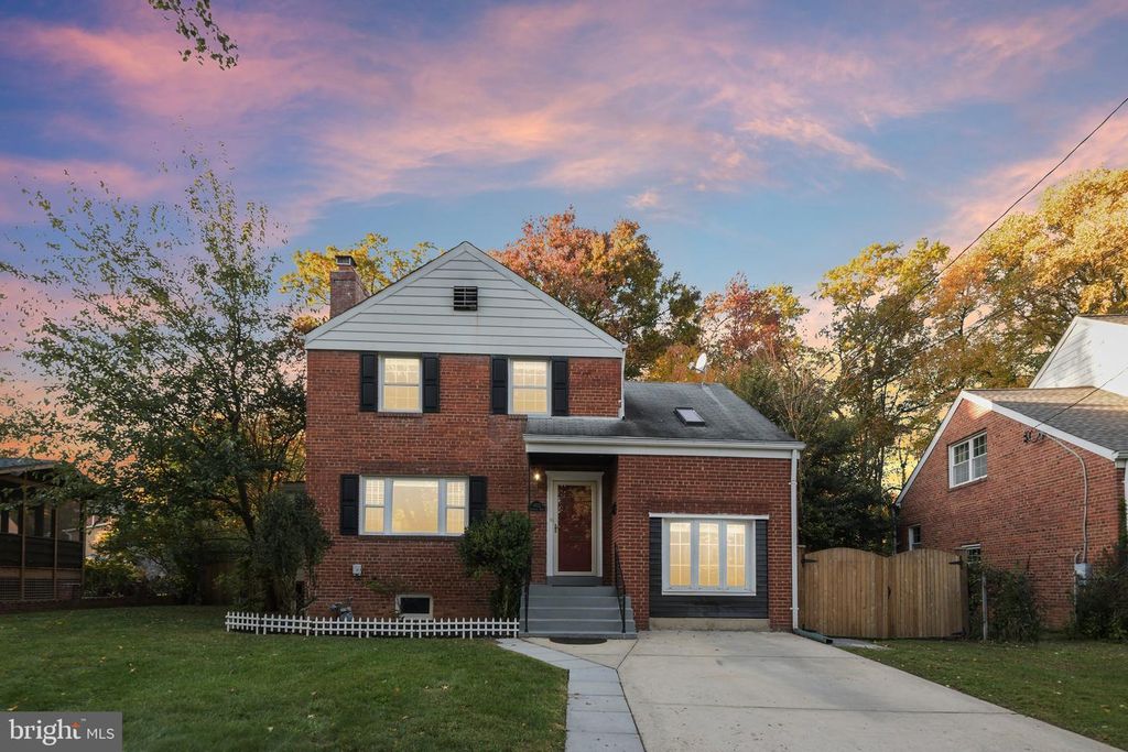 Image 1 of property listing at 4012 BEECHWOOD RD, University Park, MD 20782