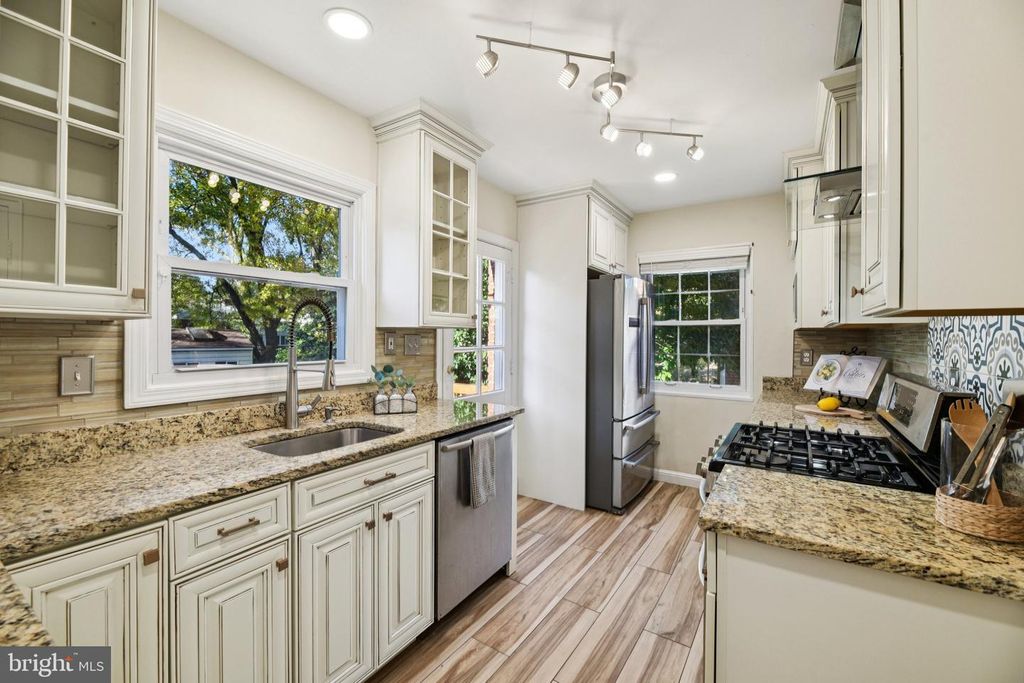 Image 2 of property listing at 4012 BEECHWOOD RD, University Park, MD 20782