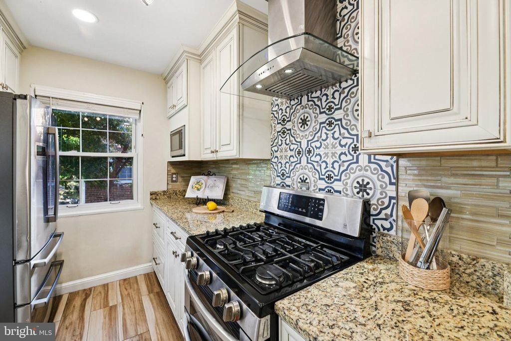 Image 12 of property listing at 4012 BEECHWOOD RD, University Park, MD 20782