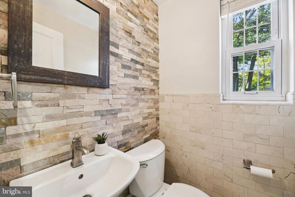 Image 13 of property listing at 4012 BEECHWOOD RD, University Park, MD 20782