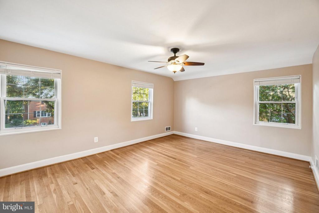 Image 16 of property listing at 4012 BEECHWOOD RD, University Park, MD 20782