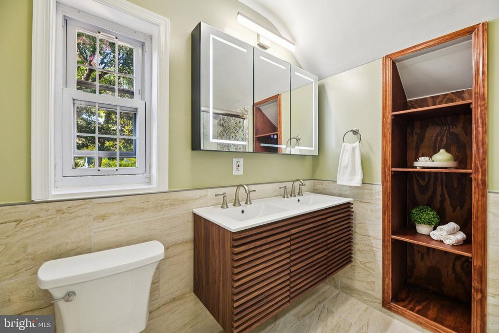 Image 24 of property listing at 4012 BEECHWOOD RD, University Park, MD 20782