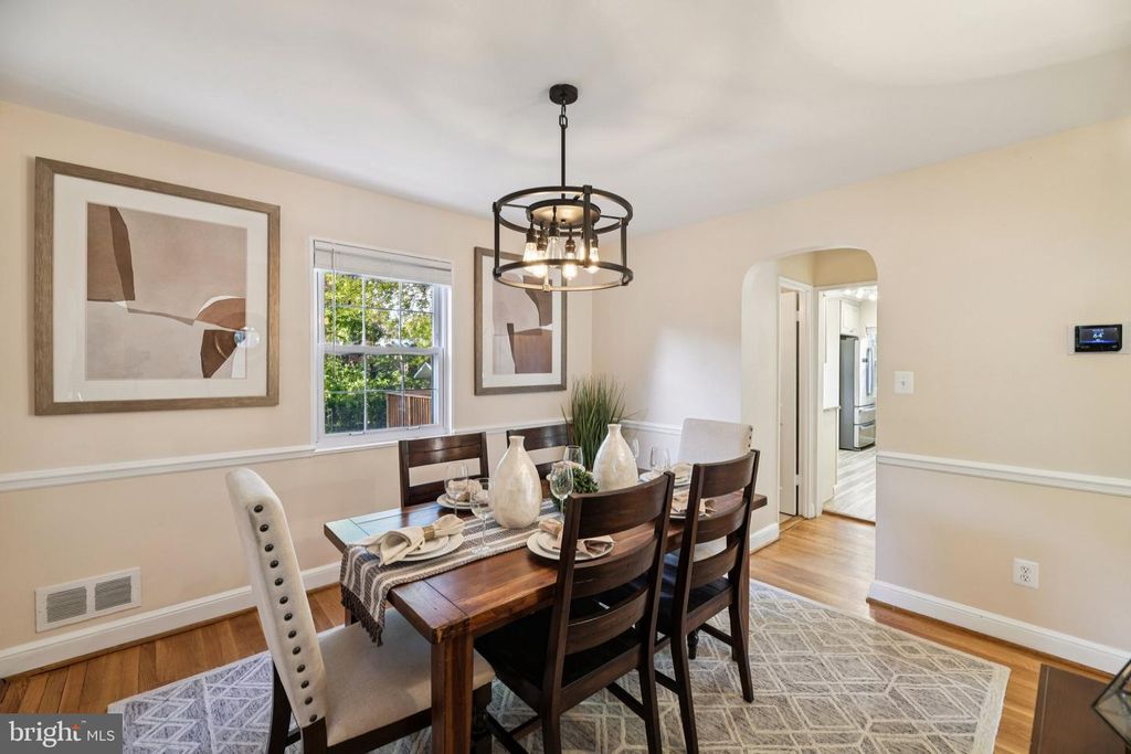 Image 4 of property listing at 4012 BEECHWOOD RD, University Park, MD 20782