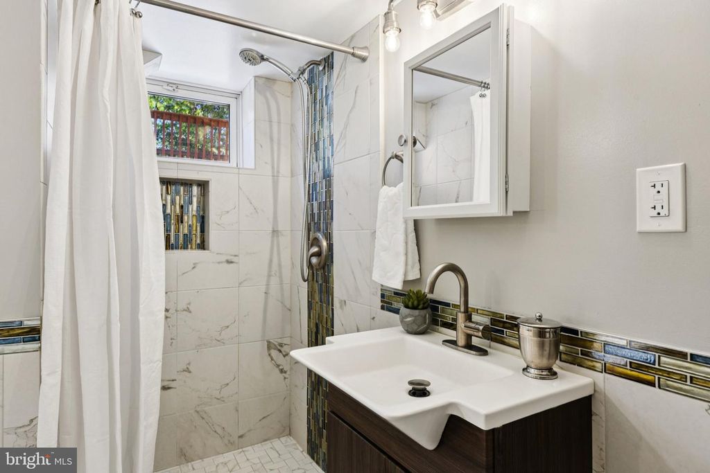 Image 33 of property listing at 4012 BEECHWOOD RD, University Park, MD 20782