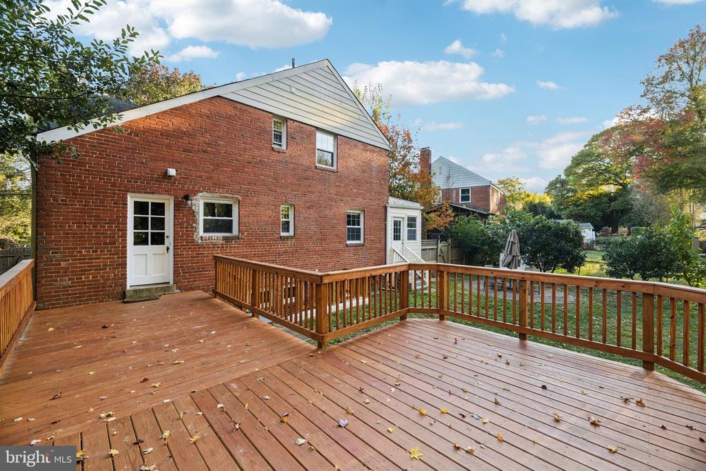 Image 6 of property listing at 4012 BEECHWOOD RD, University Park, MD 20782