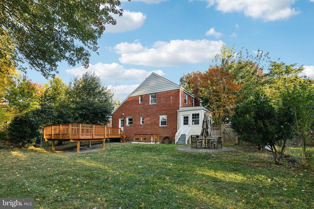 Image 7 of property listing at 4012 BEECHWOOD RD, University Park, MD 20782