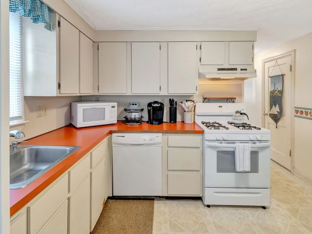 5 G Street, Hull, MA 02045