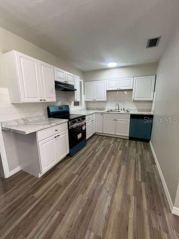 215 W VALENCIA STREET, Lakeland, FL 33805