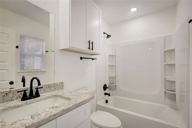 1422 W Austin Street, Paris, TX 75460