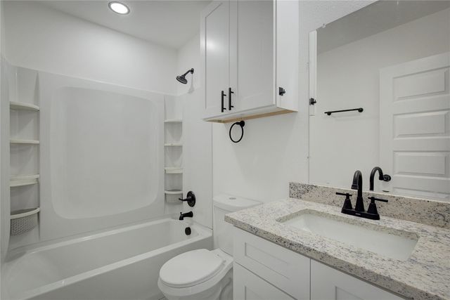 1422 W Austin Street, Paris, TX 75460