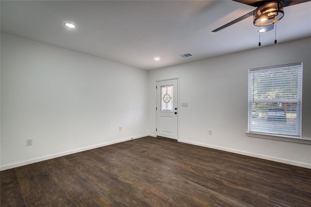 1422 W Austin Street, Paris, TX 75460