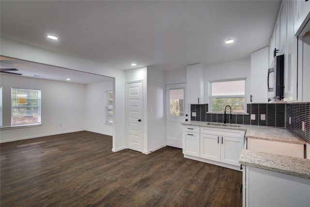 1422 W Austin Street, Paris, TX 75460