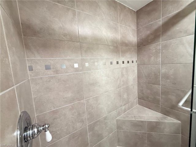 4001 Ice Castle WAY 1, Naples, FL 34112