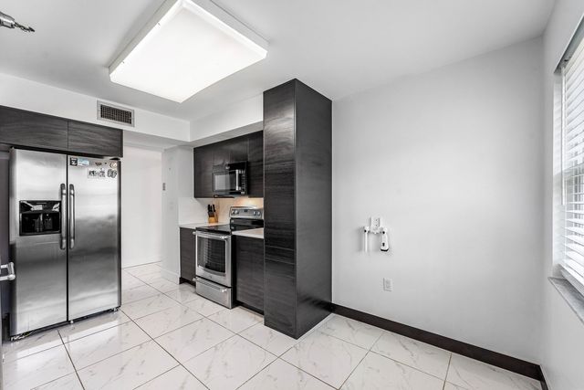 6614 Villa Sonrisa Drive 123, Boca Raton, FL 33433
