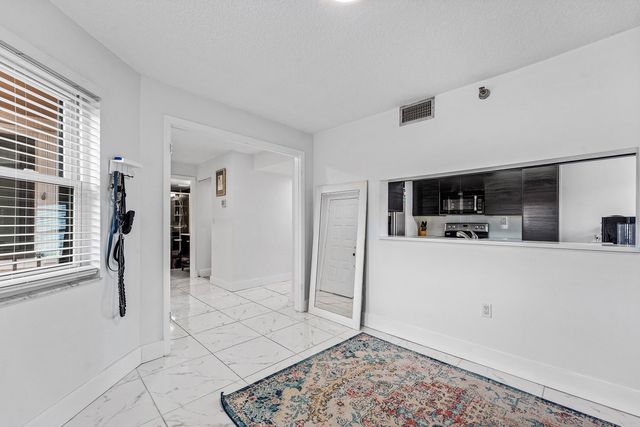 6614 Villa Sonrisa Drive 123, Boca Raton, FL 33433