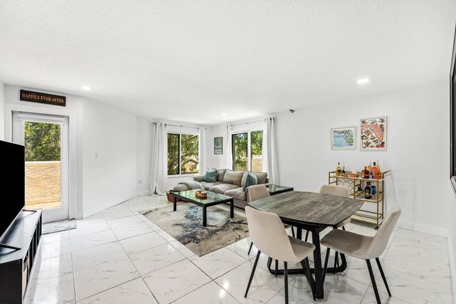 6614 Villa Sonrisa Drive 123, Boca Raton, FL 33433