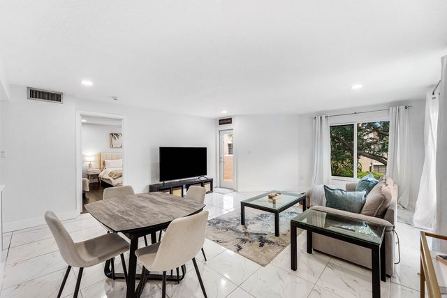 6614 Villa Sonrisa Drive 123, Boca Raton, FL 33433