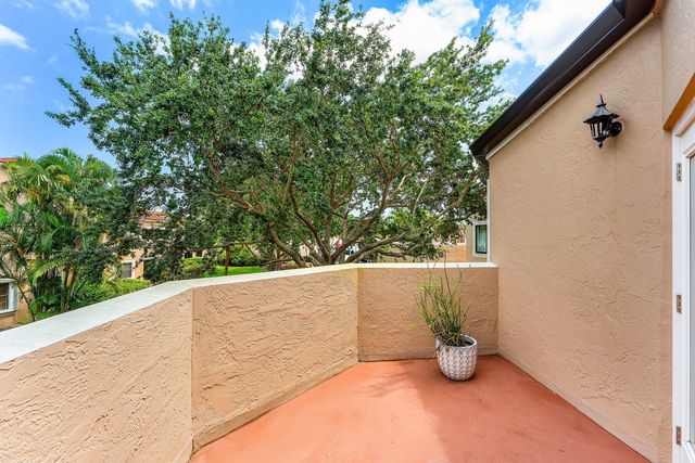 6614 Villa Sonrisa Drive 123, Boca Raton, FL 33433
