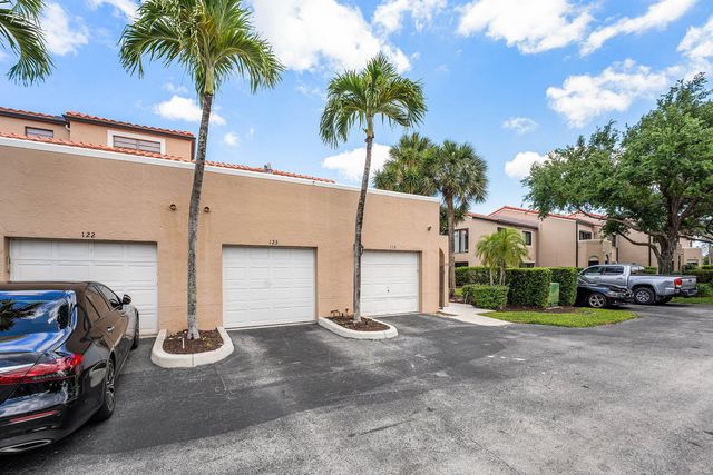 6614 Villa Sonrisa Drive 123, Boca Raton, FL 33433