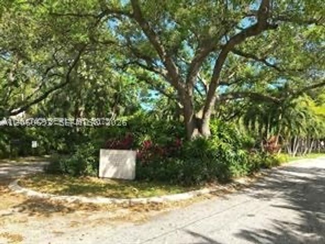 400 NE 86th St 400, El Portal, FL 33138